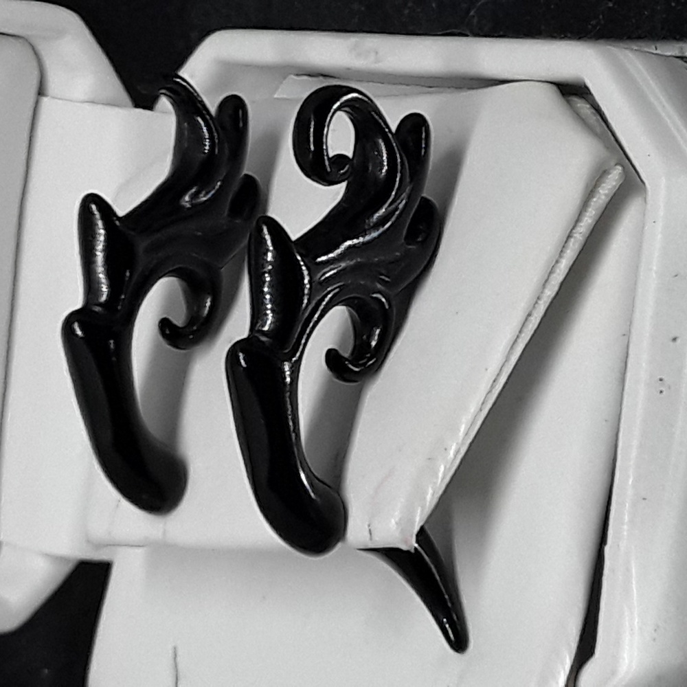 philagry style earrings